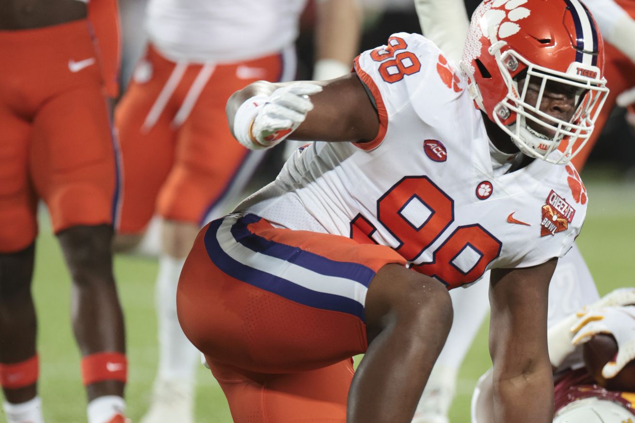 Cheez-It Bowl - Clemson v Iowa State