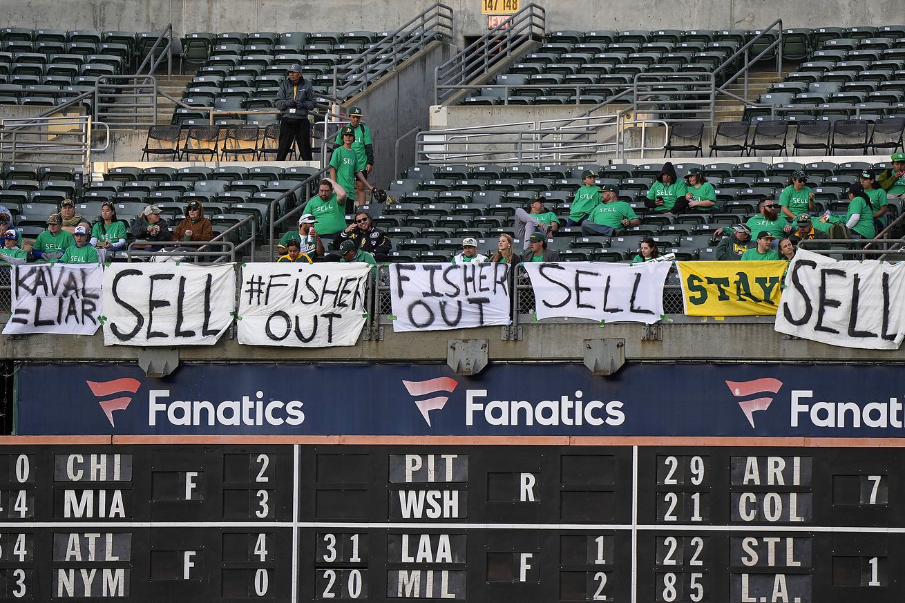 Cincinnati Reds v Oakland Athletics