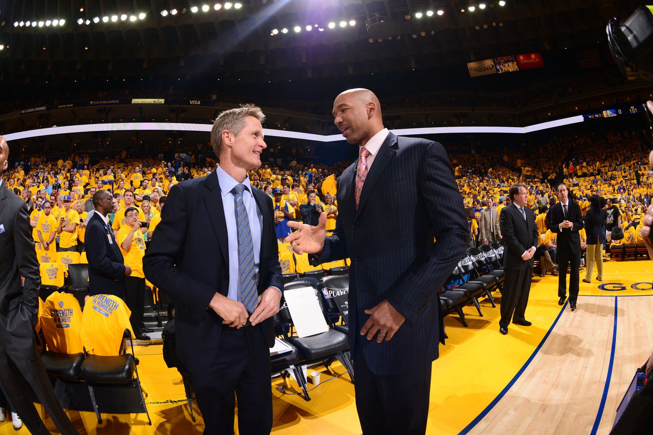 Steve Kerr and Monty Williams talking before a game