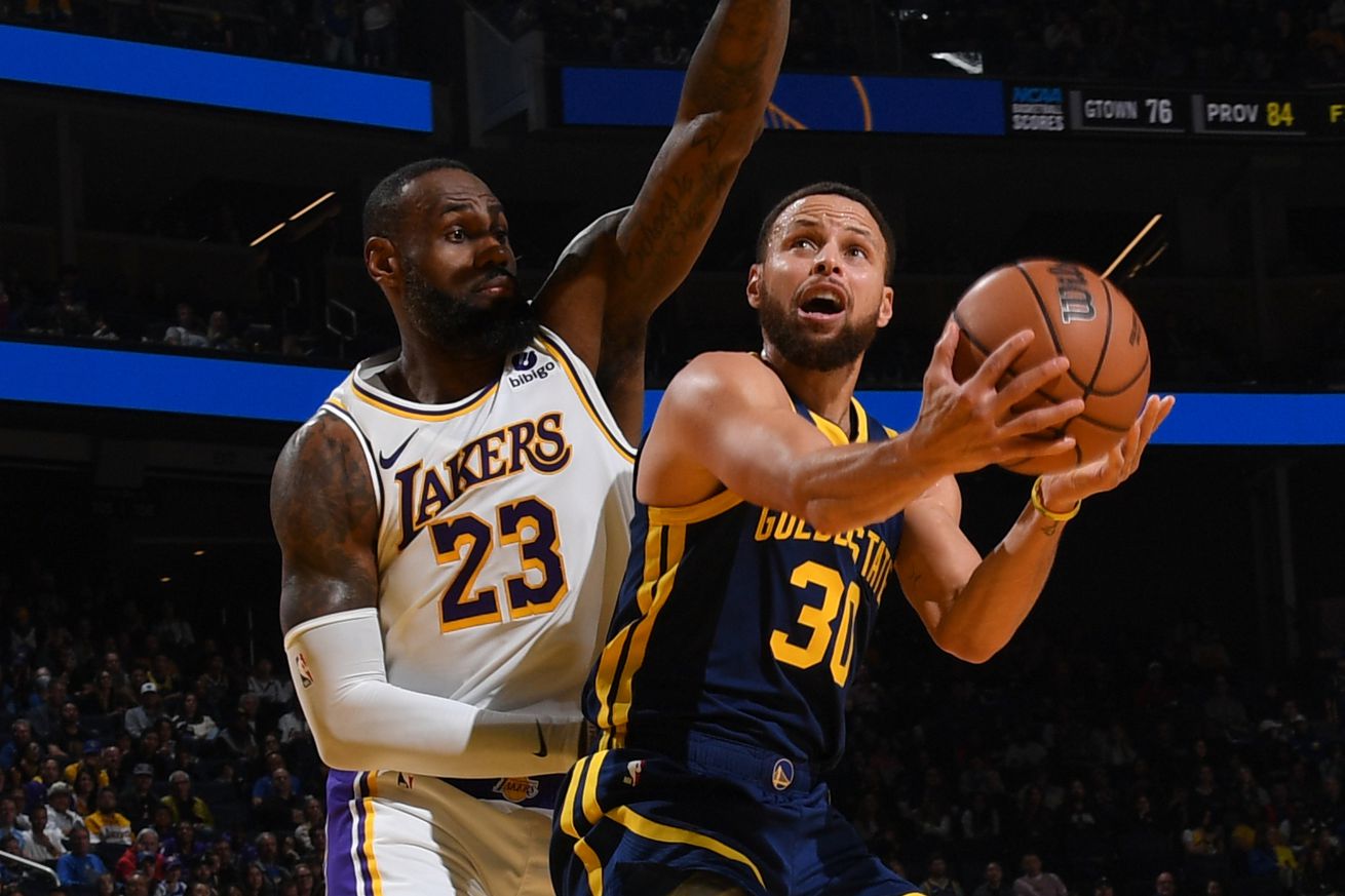 Los Angeles Lakers v Golden State Warriors