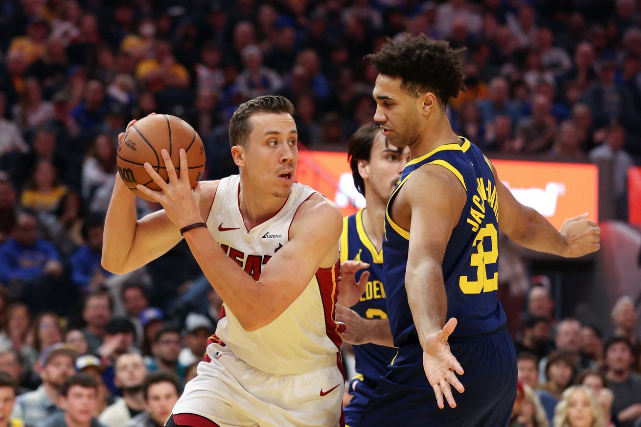 Duncan Robinson holding the ball, defended by Trayce Jackson-Davis.