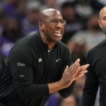 Mike Brown and the Kings agreed to an extension.