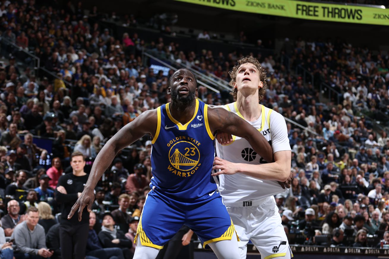 Draymond Green and Lauri Markkanen boxing out on a free throw. 