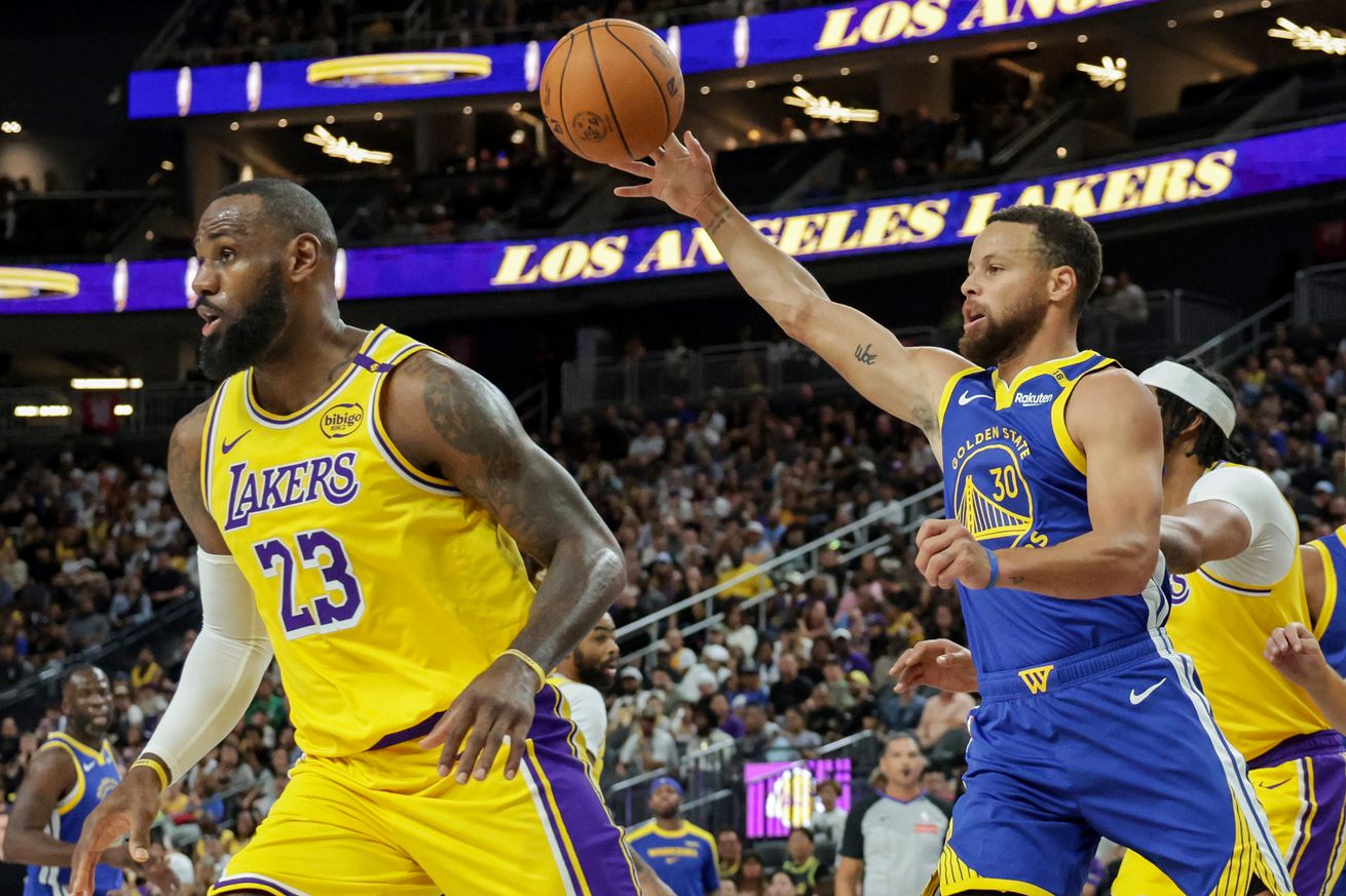 Golden State Warriors v Los Angeles Lakers