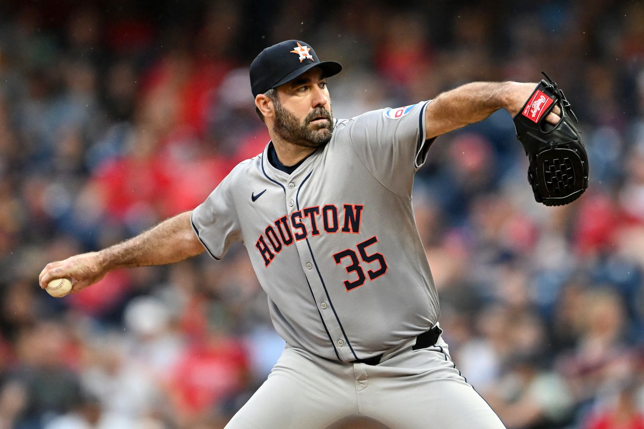 Justin Verlander throwing a pitch.