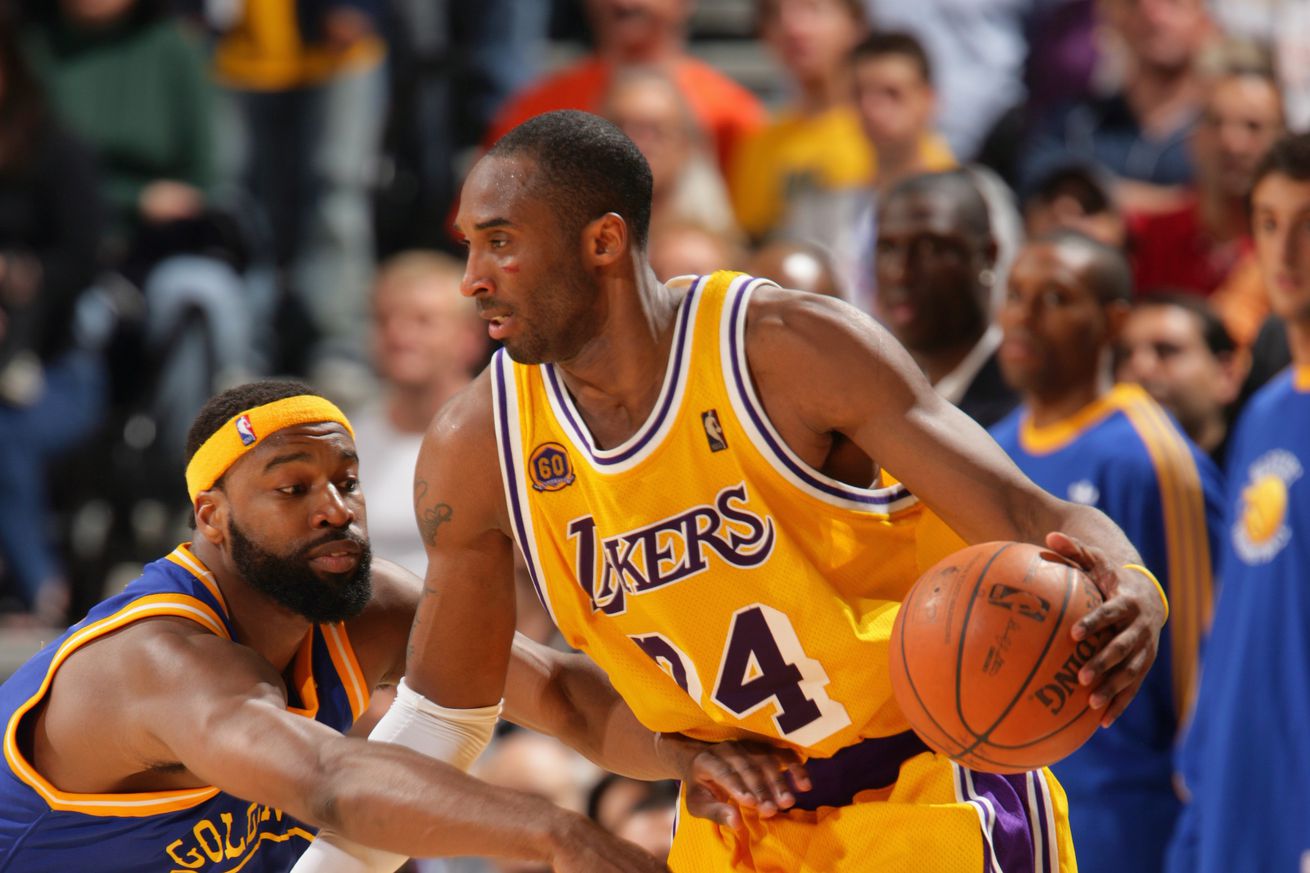 Los Angeles Lakers v Golden State Warriors