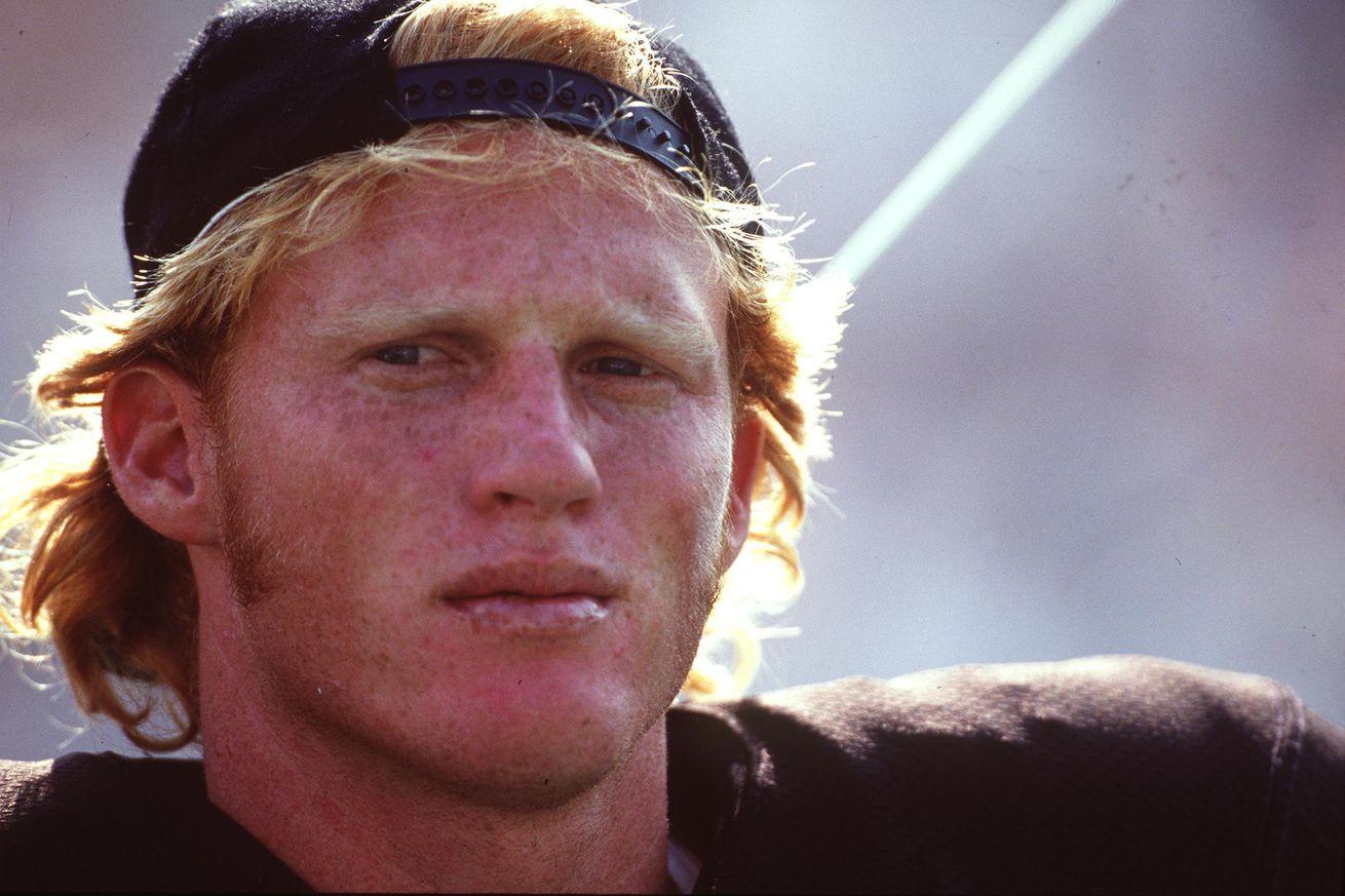 TODD MARINOVICH OF THE LOS ANGELES RAIDERS